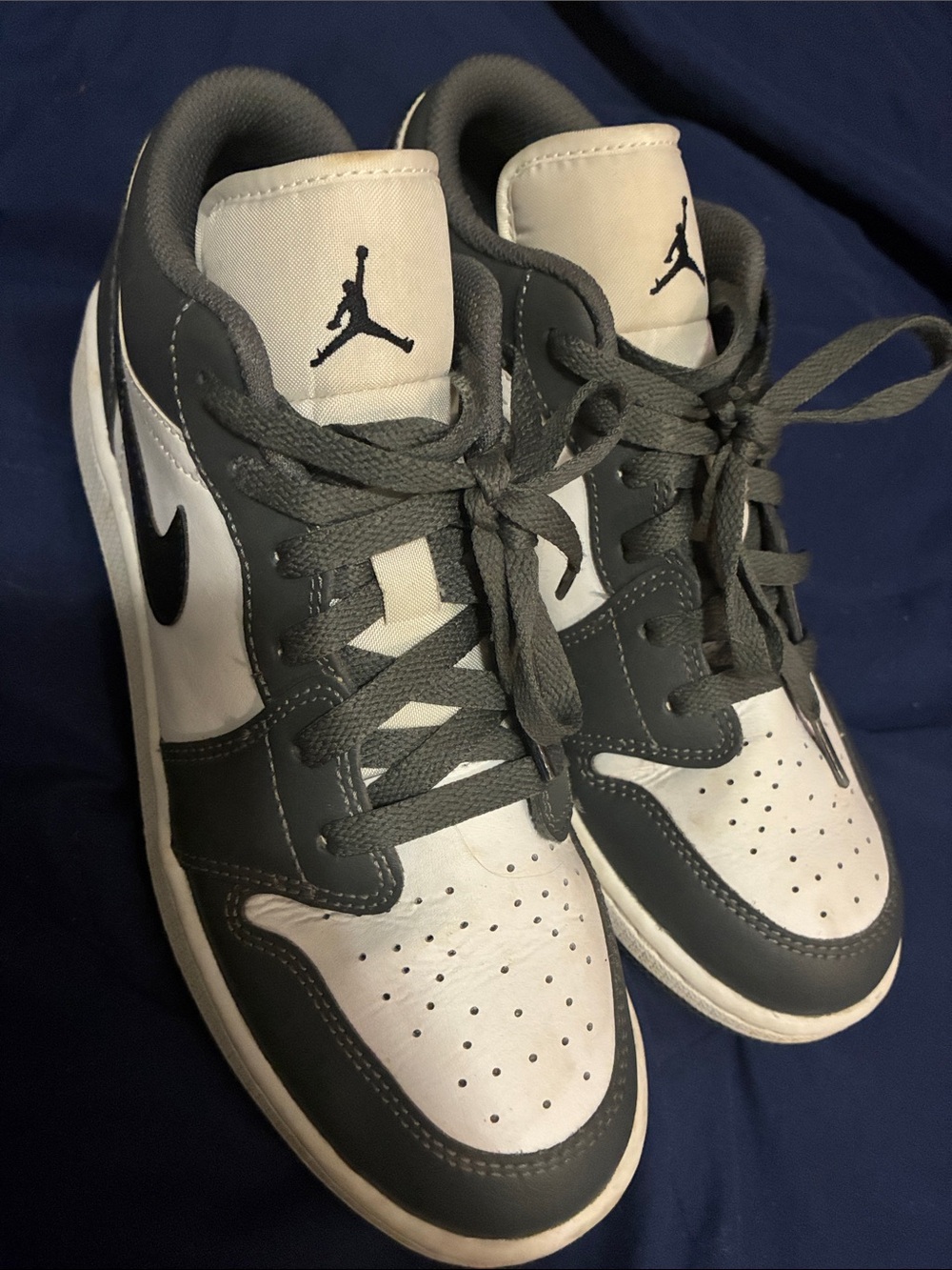 Nike Kids' Low-Top Sneakers in White and Dark Gray